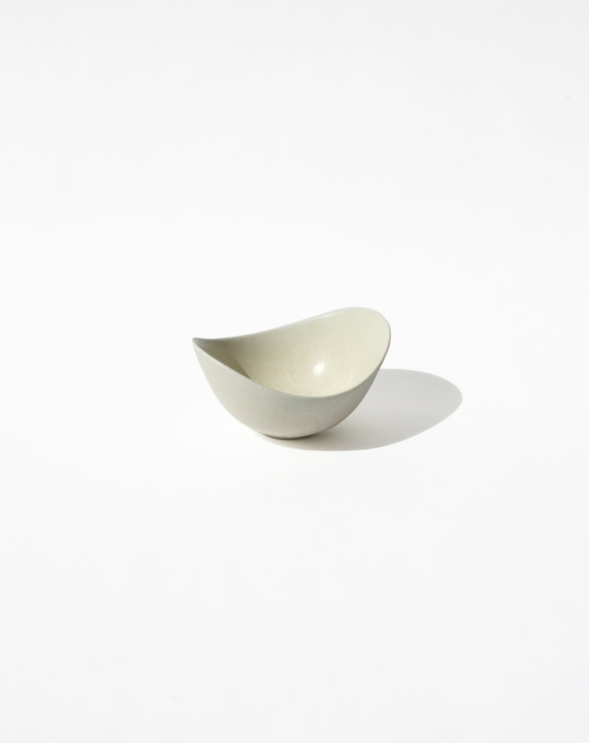 Aro Bowl by Gunnar Nylund in eggshell white. Shop the range of hand sourced glassware and ceramics by Rebecca Arts online.